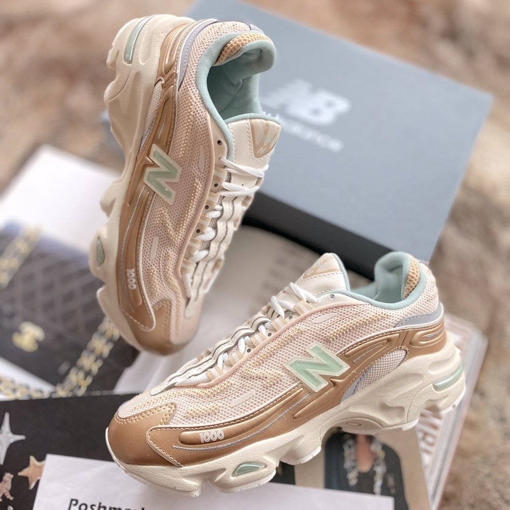 Free People x New Balance 1000 Sneakers - Picture 9 of 9